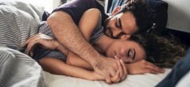 Kebaikan Memeluk Pasangan Ketika Tidur